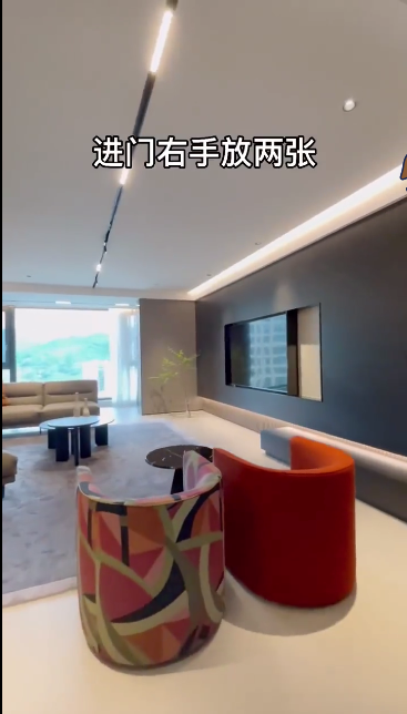 米色现代客厅怎么设计？看就完事！
